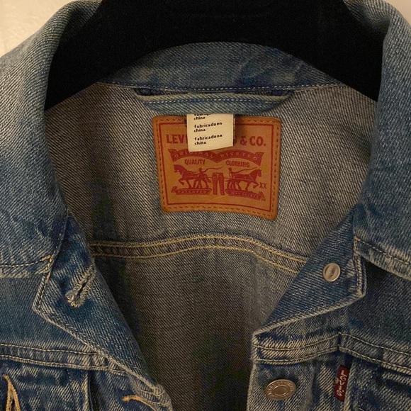 Classic Levi’s cropped denim jacket - Picture 2 of 7
